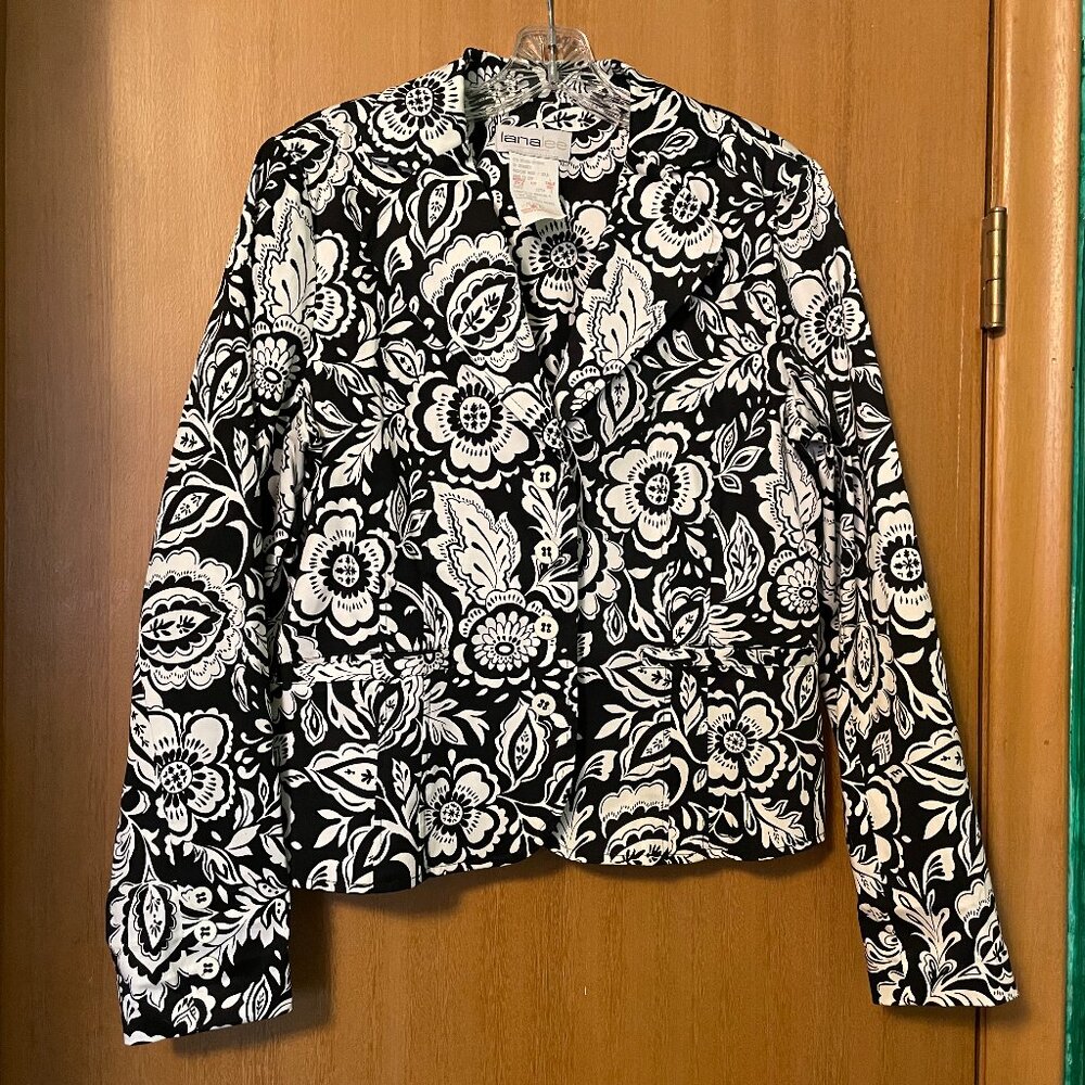 lana lee Black and White floral long sleeve blazer